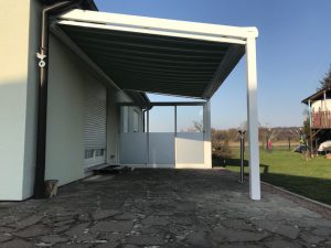 Mehr über den Artikel erfahren Terassenüberdachung mit Sichtschutz