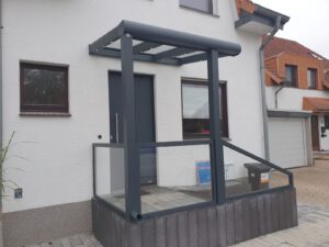 Mehr über den Artikel erfahren Neue Haustür und neues Vordach