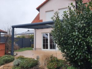 Mehr über den Artikel erfahren Terrassendach mit LED-Beleuchtung