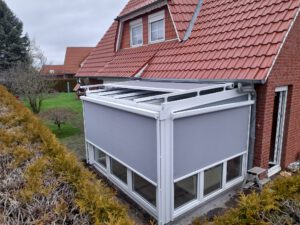Mehr über den Artikel erfahren Terrassendach mit elektrischem Sonnenschutz