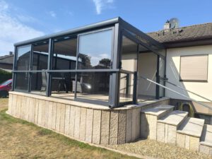 Mehr über den Artikel erfahren Terrassenüberdachung mit Kellerabgang